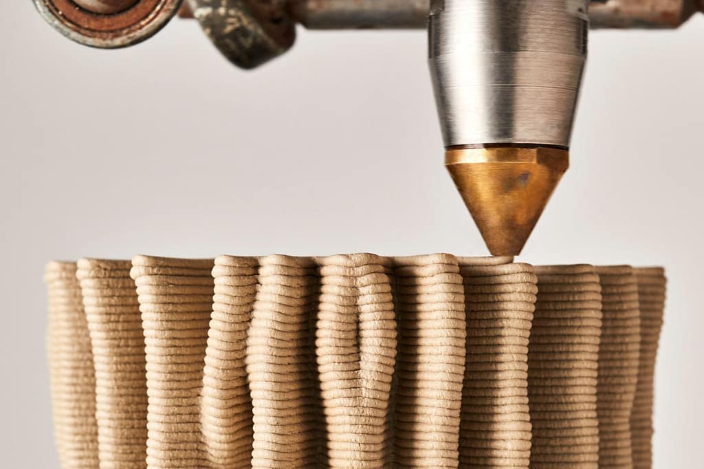 Mamou-Mani Architects porta un padiglione stampato in 3D a base di zucchero
Arthur Mamou-Mani, architetto francese e direttore del pluripremiato studio di architettura Mamou-Mani presenterà Altostrata, un padiglione stampato in 3D su larga scala realizzato interamente con zuccheri fermentati biodegradabili.