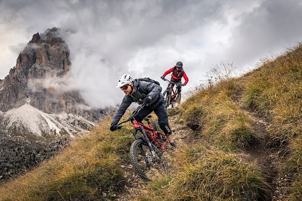 Due riders con il casco 720 Awake 1.0