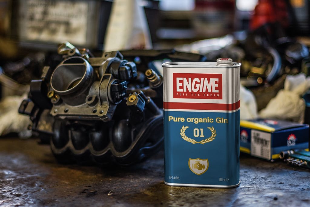 una latta di gin Engine