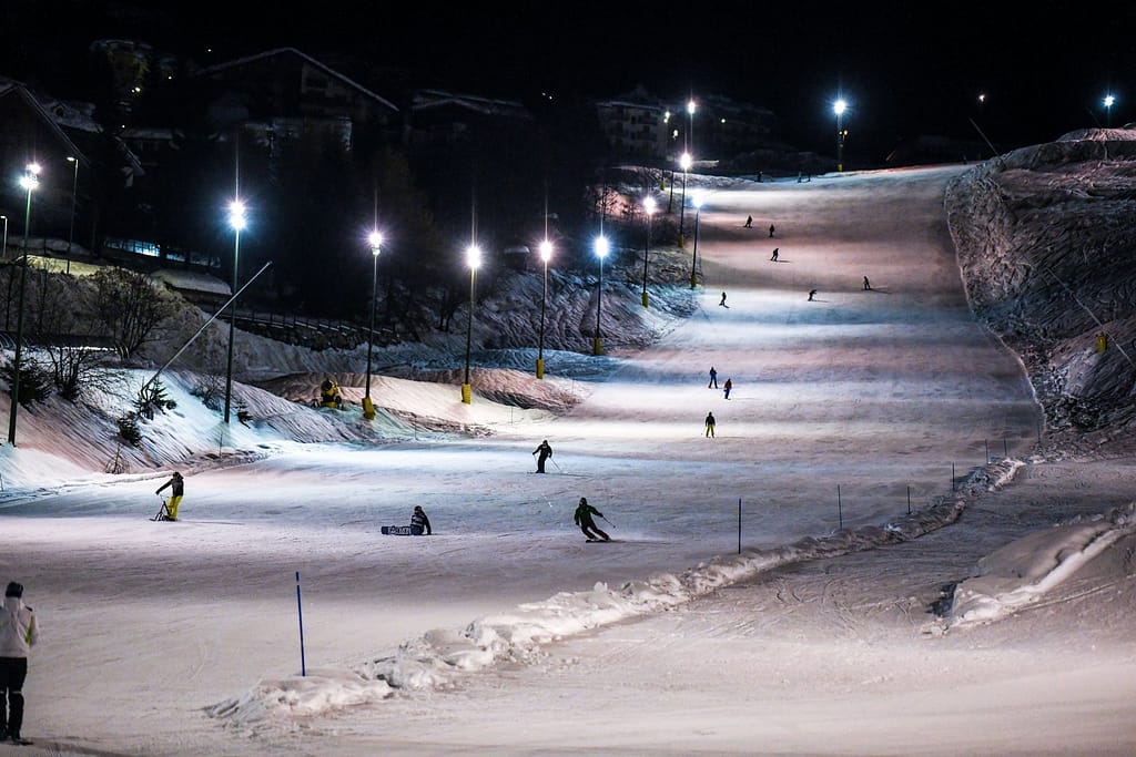 sci notturno a prato nevoso