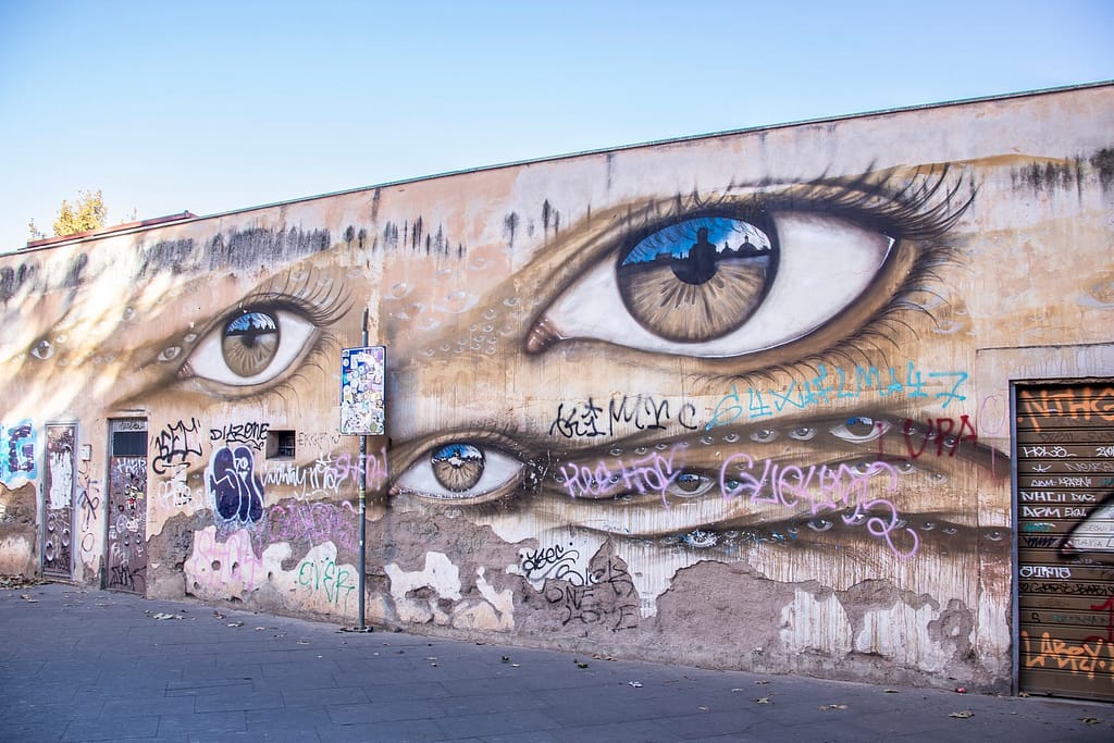 Percorso di trekking urbano dalla Piramide di Caio Cestio a Piazza Irnerio