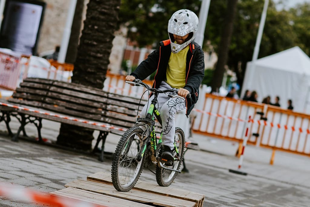 La fest, a dello sport al Porto Antico di Genova, prove in bicicletta
