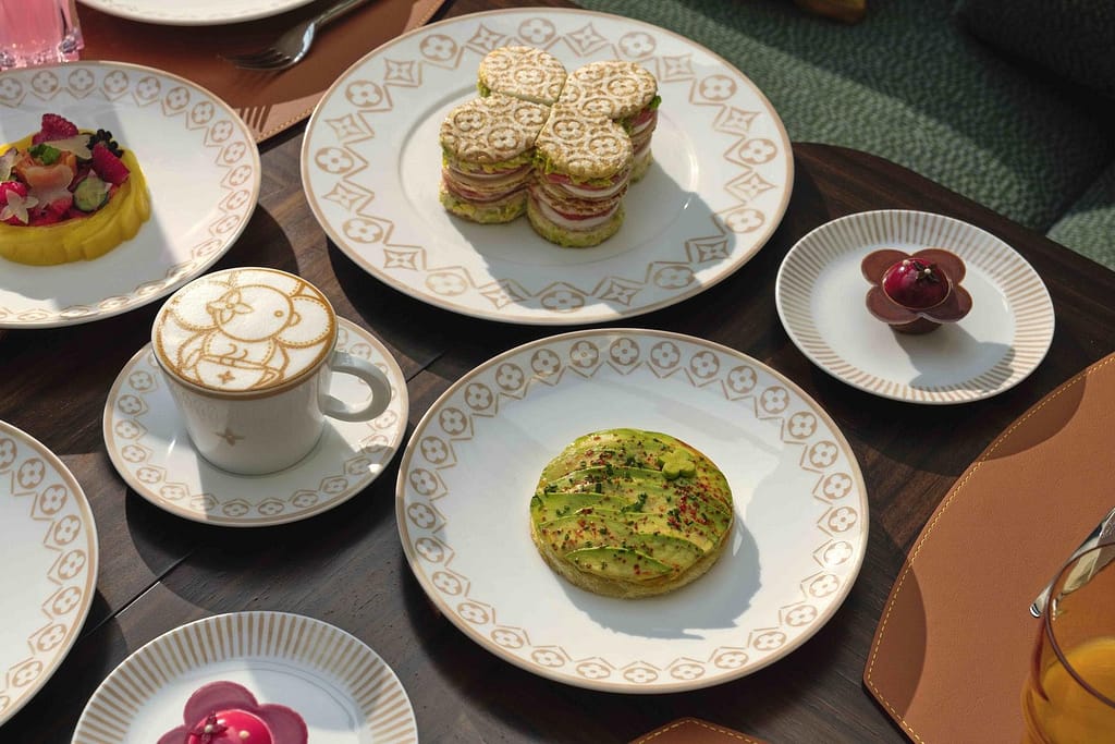 Louis Vuitton di via Montenapoleone, la colazione