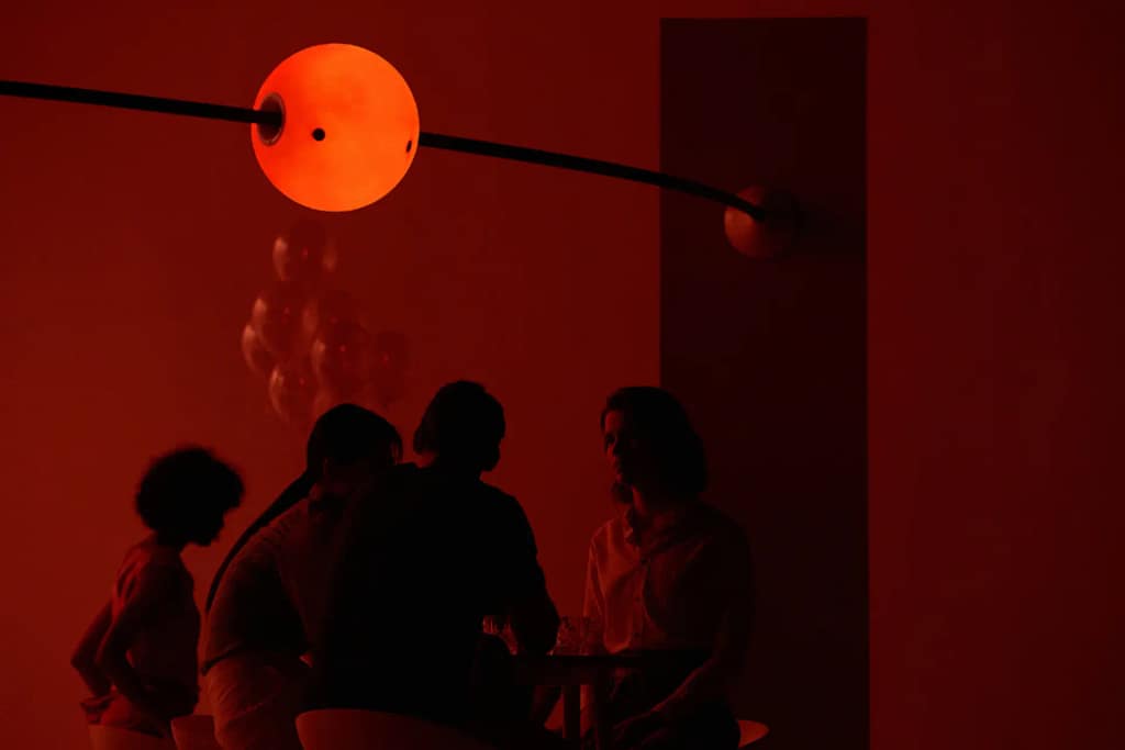 rabbit red, lampada da salotto con musica e telecamere