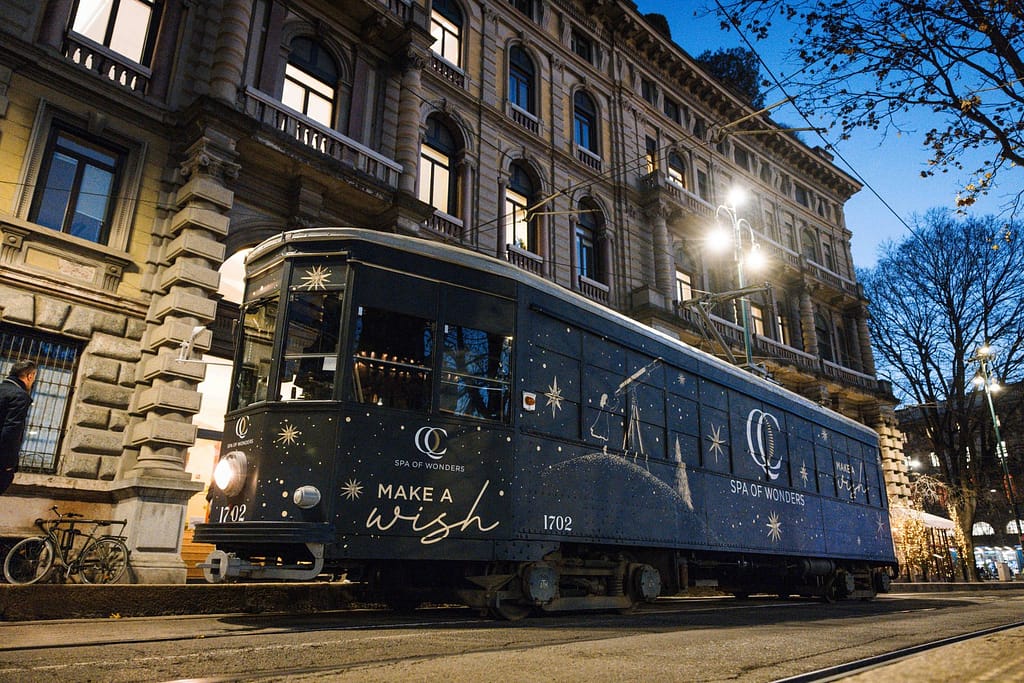 QC accende il Natale con “Make a Wish”: Il Tram dei Desideri