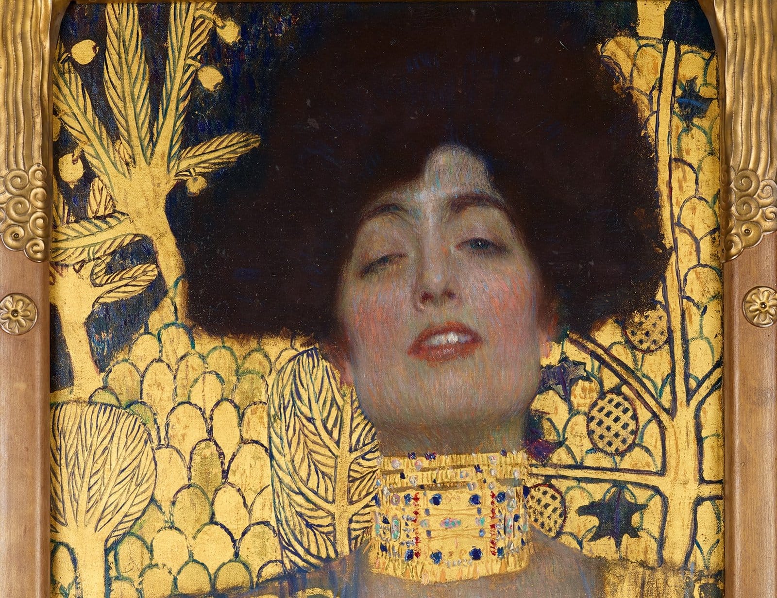 una donna ricoperta d'oro da klimt