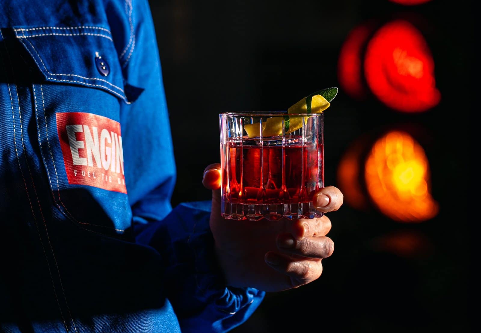 un cocktail con gin Engine