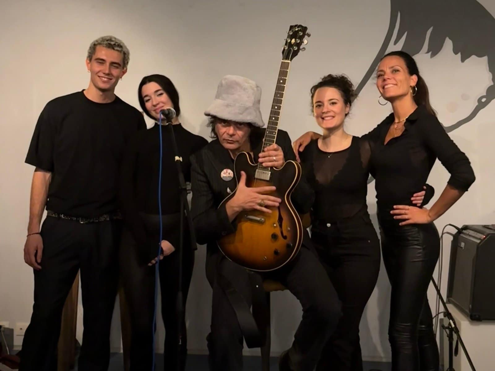 Live di Roberto Dellera a Ostello Bello Genova con gli studenti di Play Academy