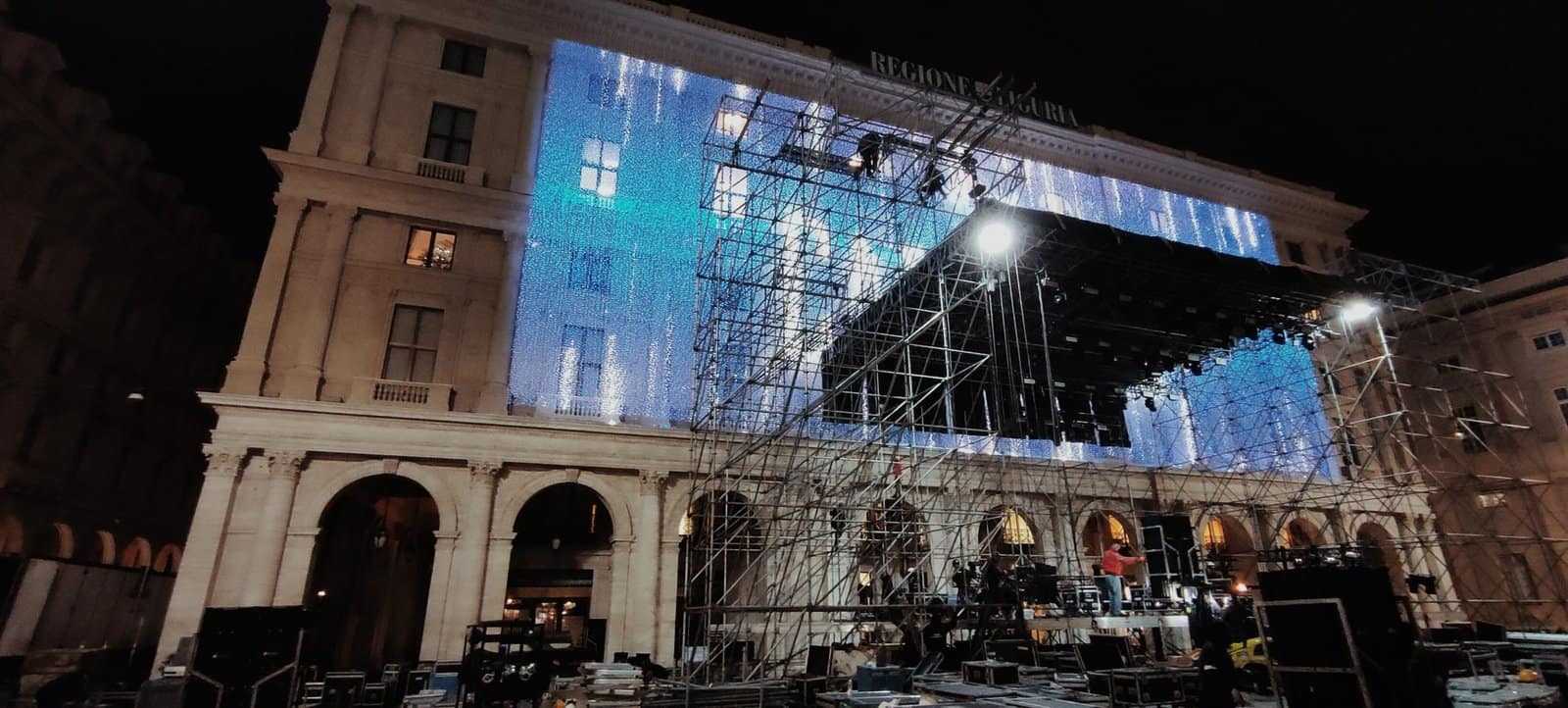 piazza de ferrari in allestimento palco capodanno