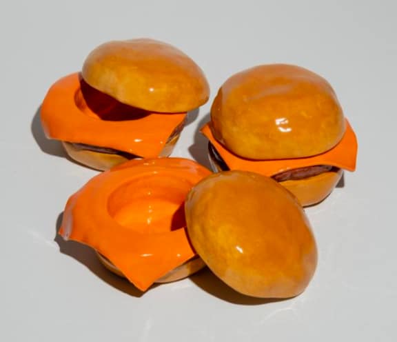 Hamburger in ceramica _ Lea Marti (Lea.jpg.raw)