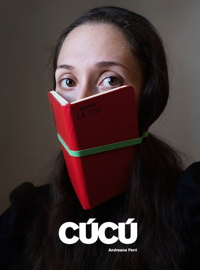 Una donna con un libro sulla bocca di Andreana Ferri
