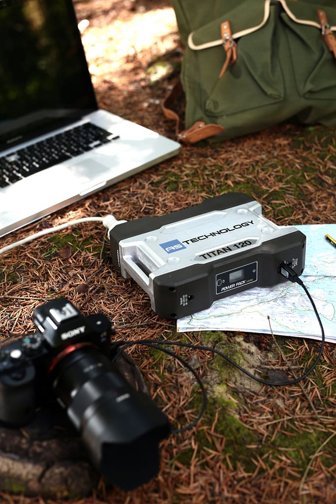 batteria ricaricabile, generatore di corrente, macchina fotografica digitale, computer portatile