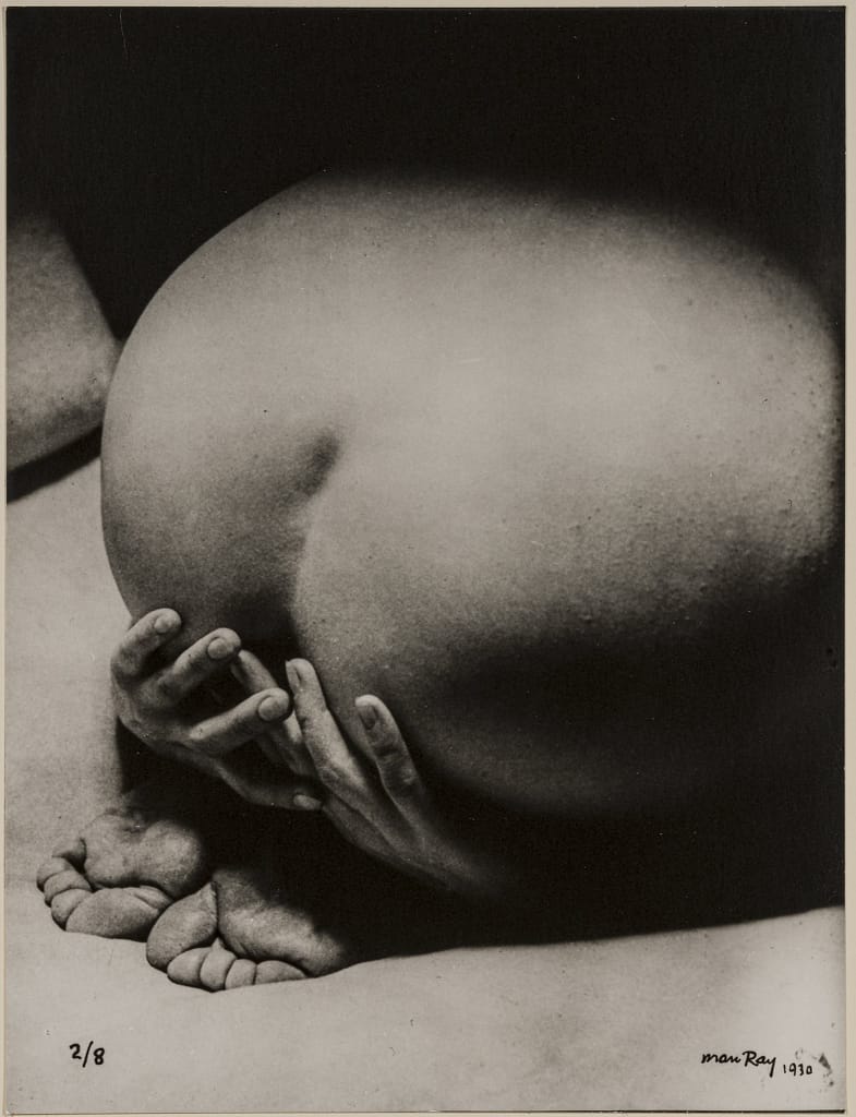 6. Man Ray. La prière, 1930, stampa in bianco e nero alla gelatina d’argento, 23 x 17 cm. Riproduzione da fotografia originale 1976. Courtesy Archivio Storico della Biennale di Venezia - ASAC, Venezia © Man Ray Trust by SIAE 2023
