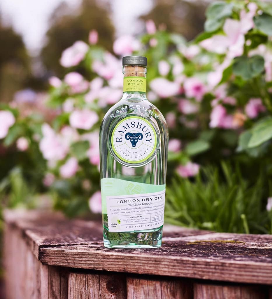 una bottiglia di Ramsbuty gin